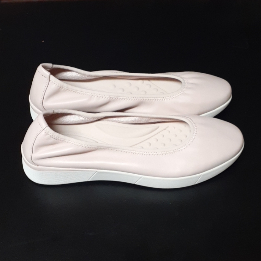 Easy Spirit slip on shoes